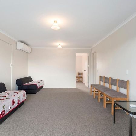 Rainbow Lake House - Lake Taupo Holiday Home Ngoại thất bức ảnh