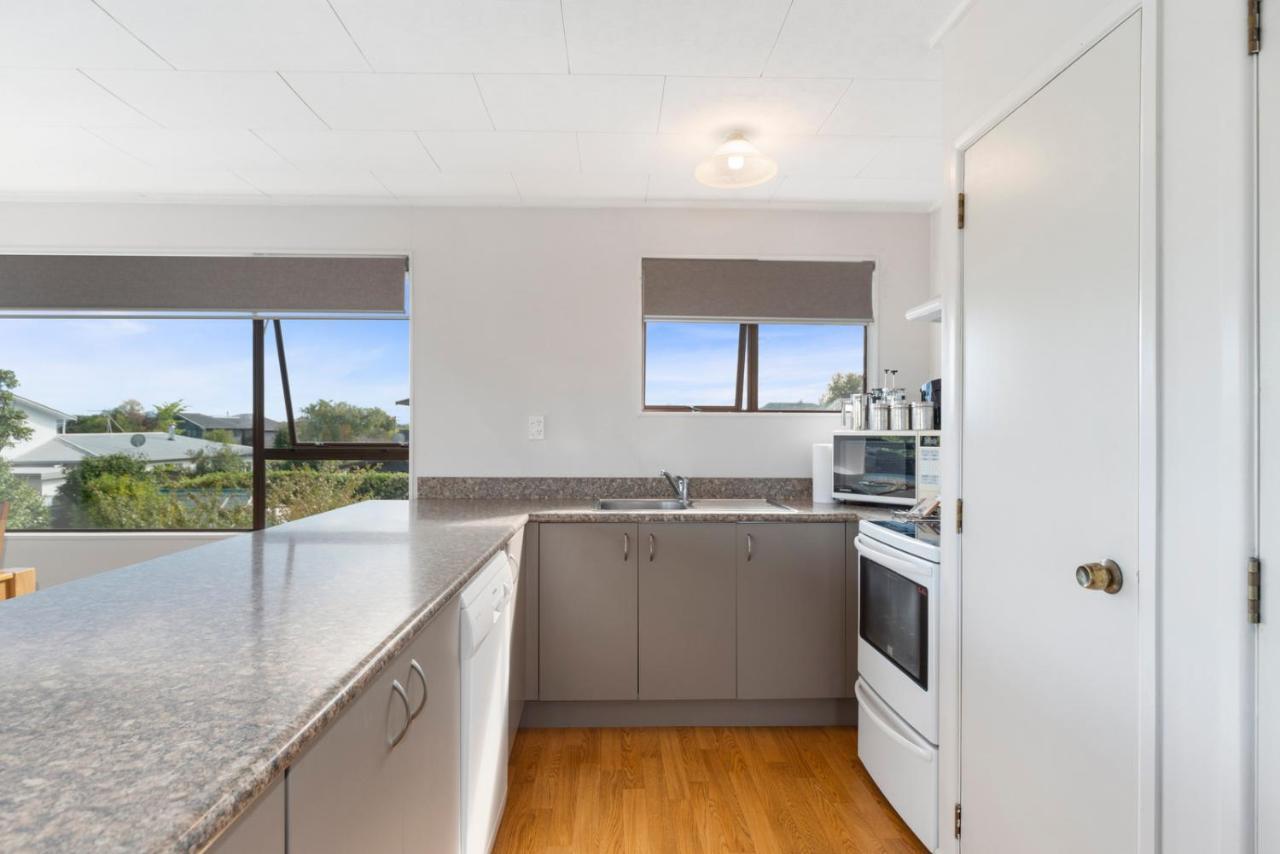 Rainbow Lake House - Lake Taupo Holiday Home Ngoại thất bức ảnh