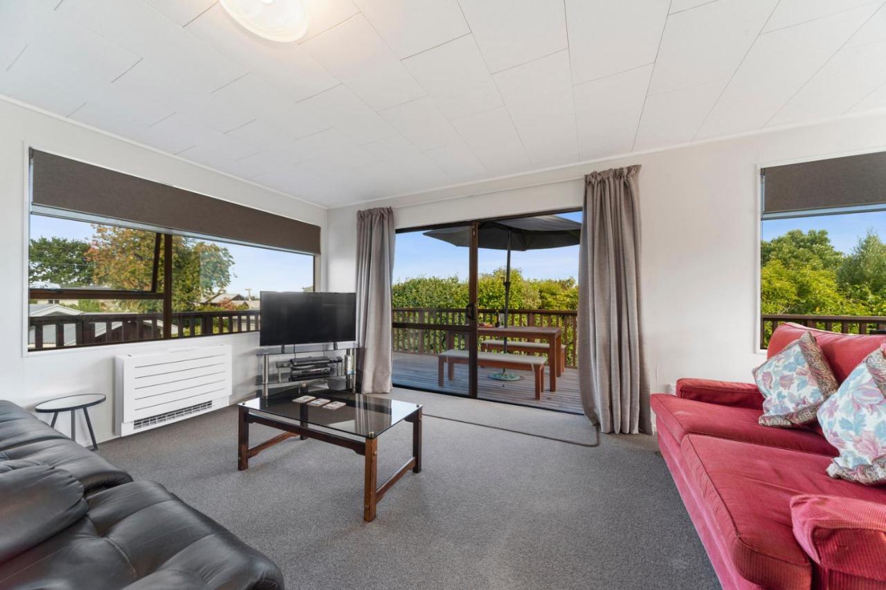 Rainbow Lake House - Lake Taupo Holiday Home Ngoại thất bức ảnh