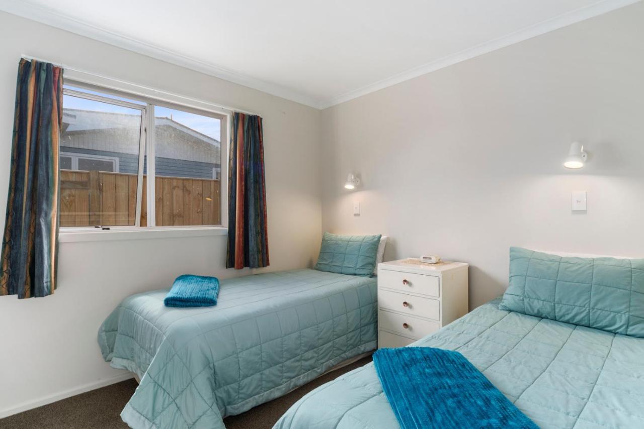 Rainbow Lake House - Lake Taupo Holiday Home Ngoại thất bức ảnh