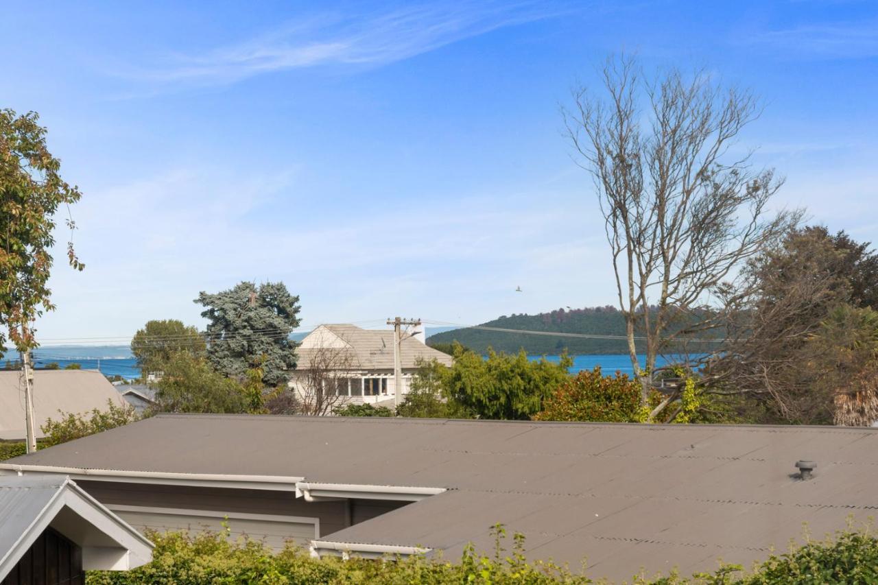 Rainbow Lake House - Lake Taupo Holiday Home Ngoại thất bức ảnh