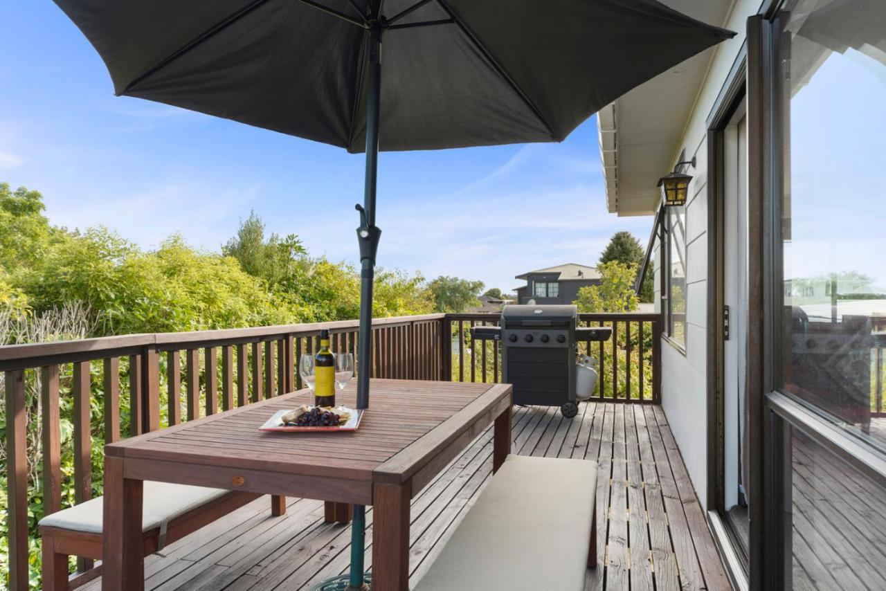 Rainbow Lake House - Lake Taupo Holiday Home Ngoại thất bức ảnh
