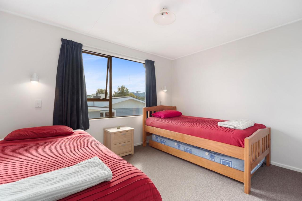 Rainbow Lake House - Lake Taupo Holiday Home Ngoại thất bức ảnh